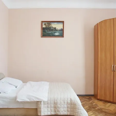 подобово біля форуму високий замок вулиця хмельницького 61 Apartmán Lvov