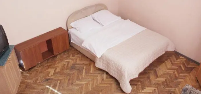 شقة подобово біля форуму високий замок вулиця хмельницького 61 *